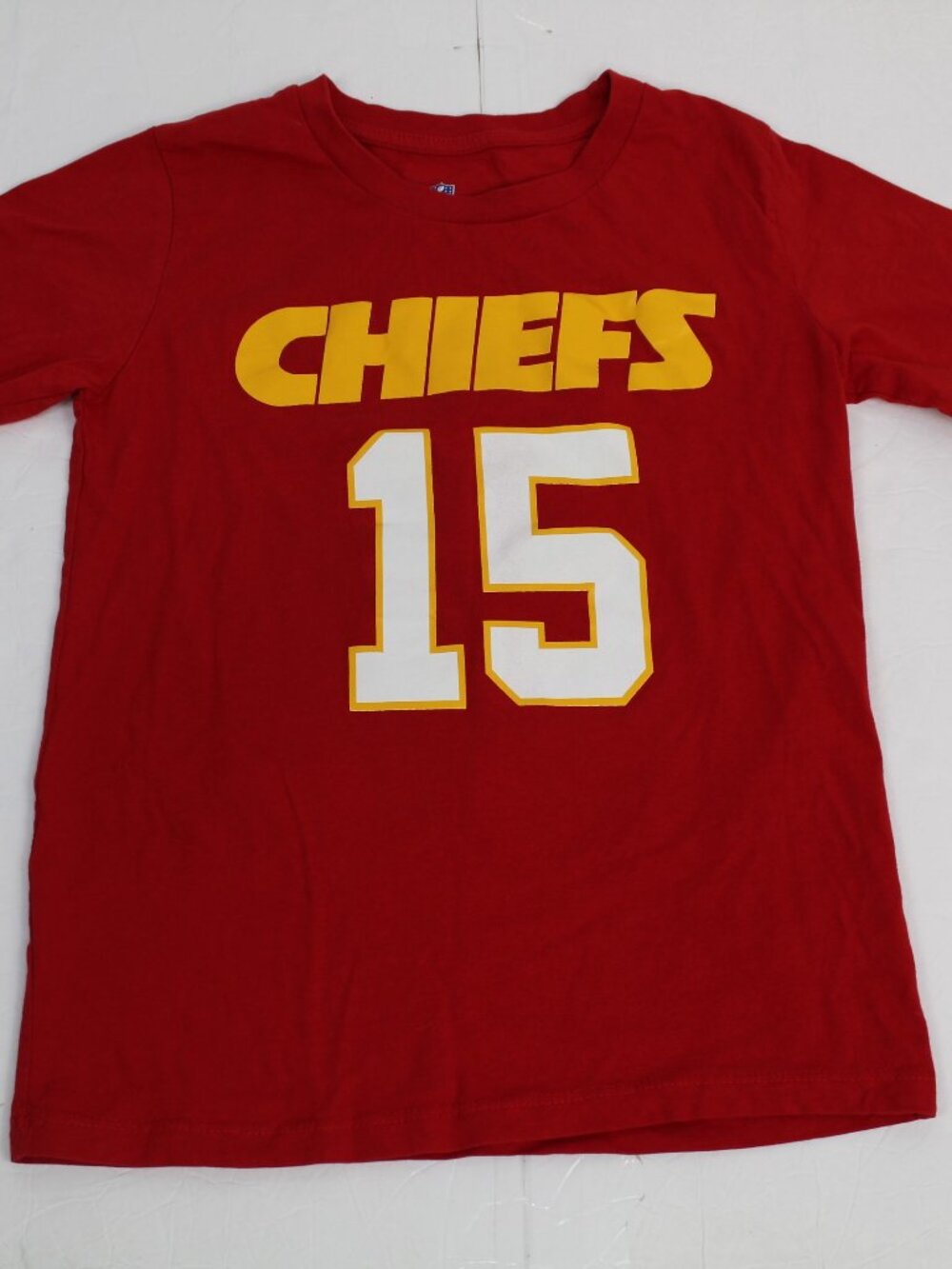 Patrick Mahomes 15 Kansas City Chiefs NFL Youth Medium Red Tshirt